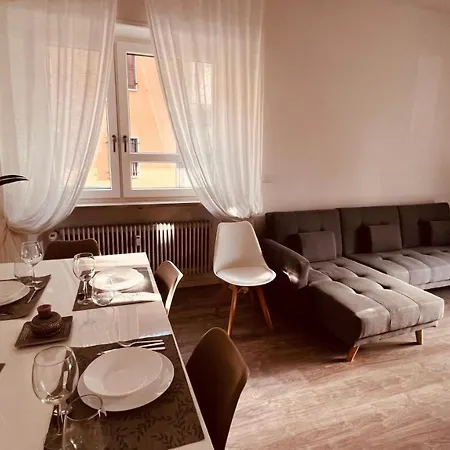 White House Lounge Supreme