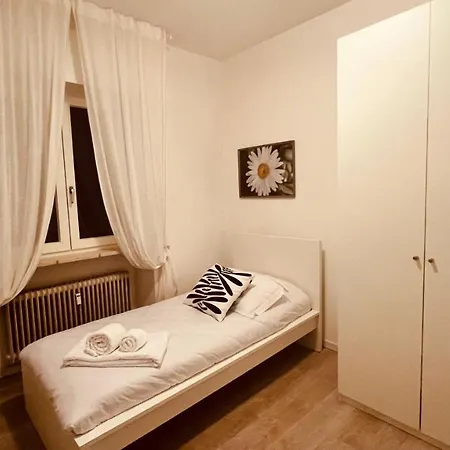 White House Lounge Supreme *