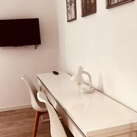 White House Lounge Supreme