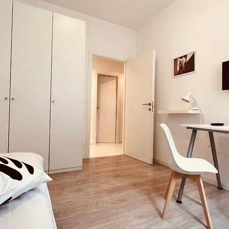 White House Lounge Supreme