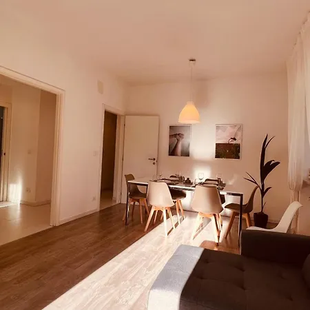 White House Lounge Supreme