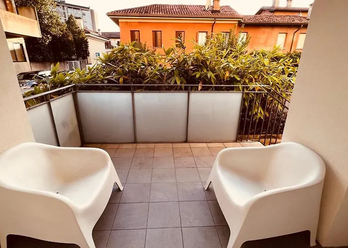 White House Lounge Supreme * אודינה