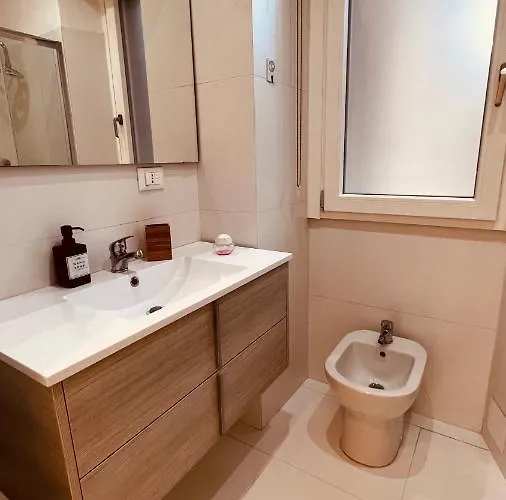 White House Lounge Supreme