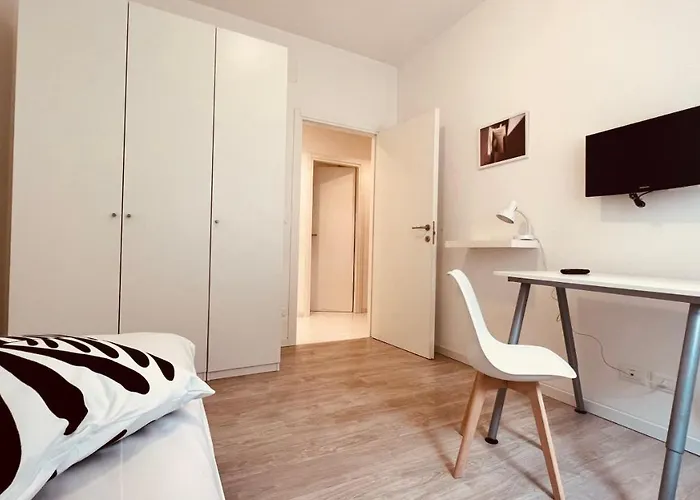 White House Lounge Supreme