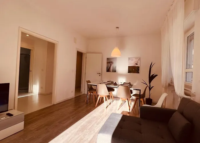 White House Lounge Supreme